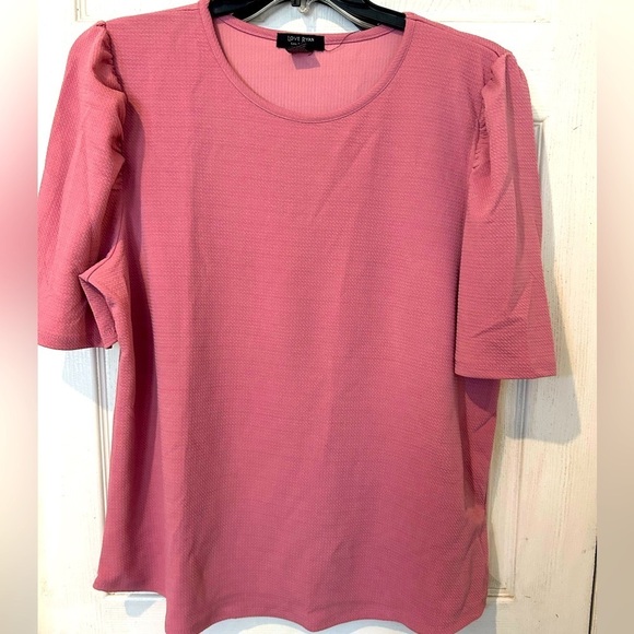 Love Ryan Tops - NWOT LOVE RYAN LA Pink Top with Gathered Short Sleeves